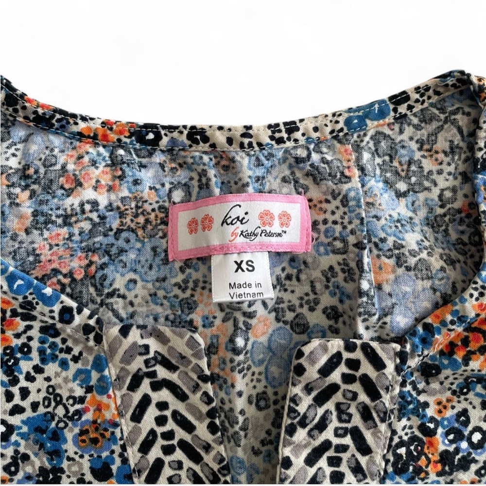 Multicolor Patterned Scrub Top - Picture 3 of 3